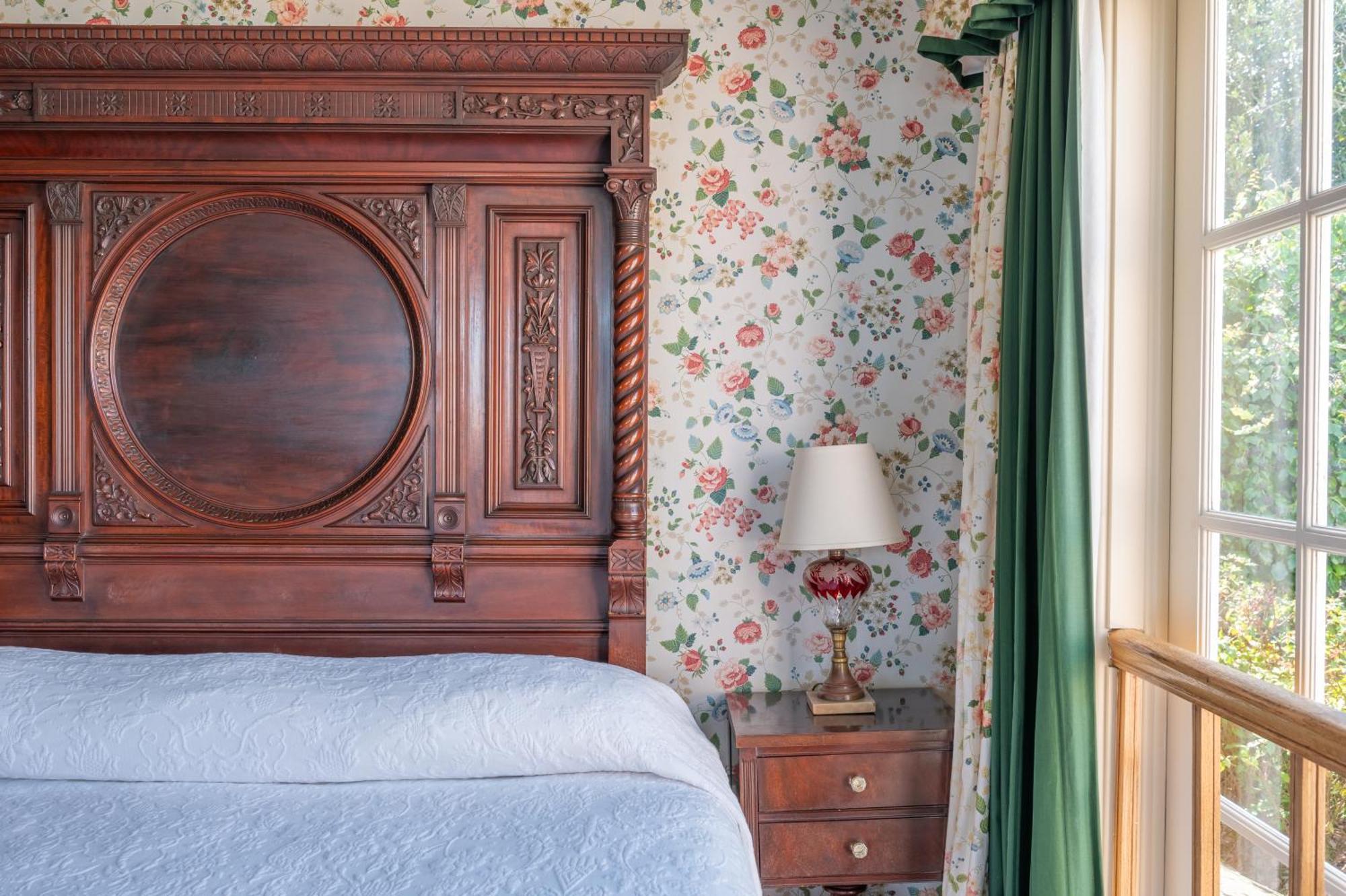 Deluxe King Suite,1600570995:JPEG